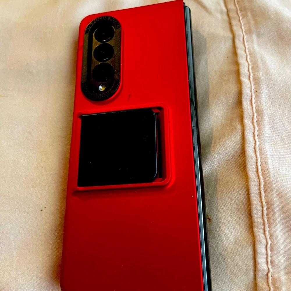 Samsung 5G Dummy phone with cases